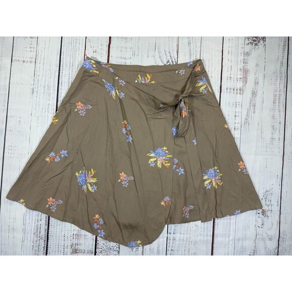Patagonia Dresses & Skirts - Patagonia Skirt Women's Size S Wrap Skirt Beige Floral Casual Lightweight